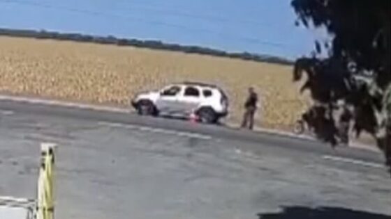 Military police officer is run over by a truck in brazil and dies while approaching a car Photo 0001 Video Thumb