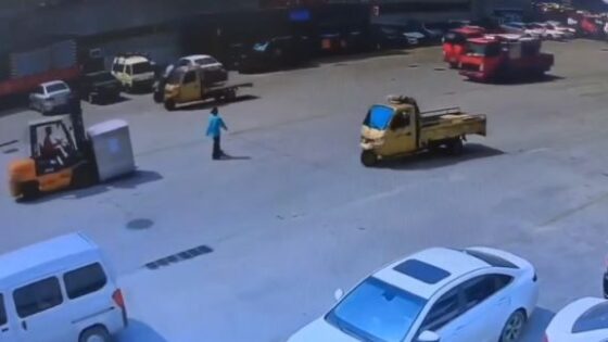 Woman crushed by forklift didnt even see her death coming in china Photo 0001 Video Thumb