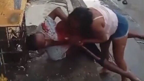 Woman tries to stab man to death in the middle of the street in colombia Photo 0001 Video Thumb