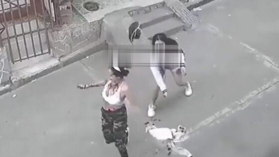 Womens knife fight ends with one of them bloody Photo 0001 Video Thumb