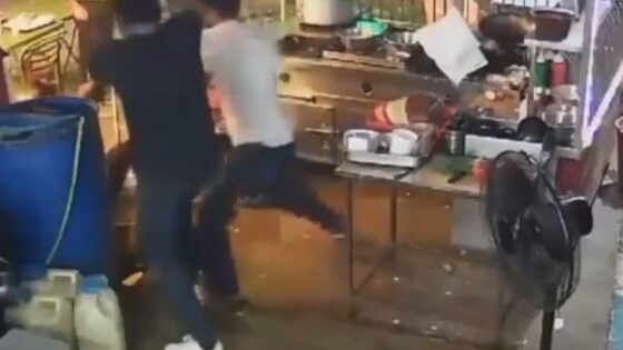 Young man is brutally attacked with swords in mumbai Photo 0001 Video Thumb