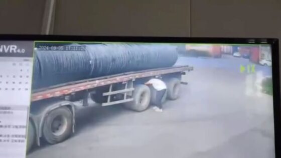 Man crushed by giant coil in china while working Photo 0001 Video Thumb
