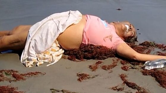 Body of woman killed by drowning is found on the beach full of foam in her mouth Photo 0001 Video Thumb