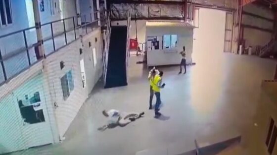 Fired worker kills his serbian boss using ak 47 and everything is caught on surveillance camera lenses Photo 0001 Video Thumb