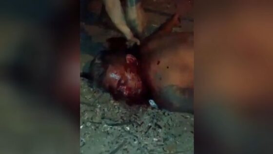 Rival is brutally decapitated Photo 0001 Video Thumb