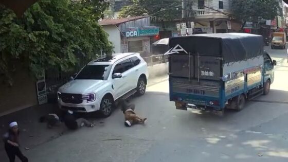Car runs over group of people at funeral in vietnam Photo 0001 Video Thumb