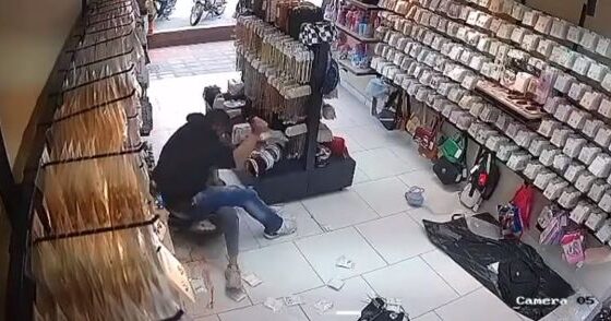 Madman stabs his ex girlfriend in medellin inside a store Photo 0001 Video Thumb