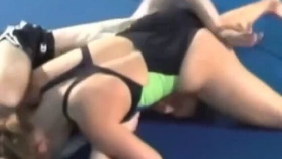 One of the most unfair fights in the world Photo 0001 Video Thumb
