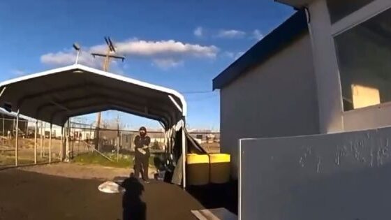 Police officer is attacked and stabbed to death in the usa Photo 0001 Video Thumb