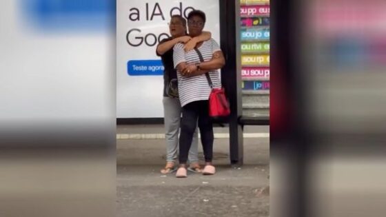 A woman with mental health problems took a pedestrian hostage at a bus stop in brazil but a police officer with a taser pistol saved her Photo 0001 Video Thumb