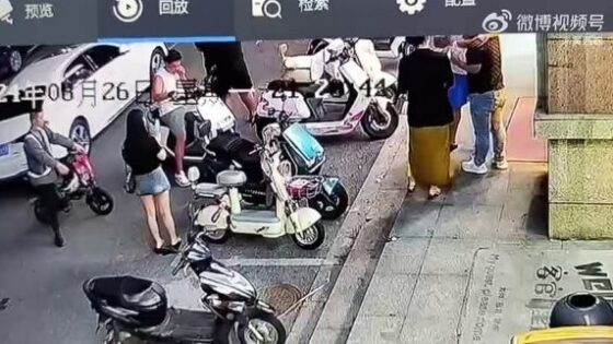 Cell phones and motorcyclists in china dont mix nowhere is a good combination Photo 0001 Video Thumb