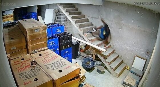 Climb stairs fail Photo 0001 Video Thumb