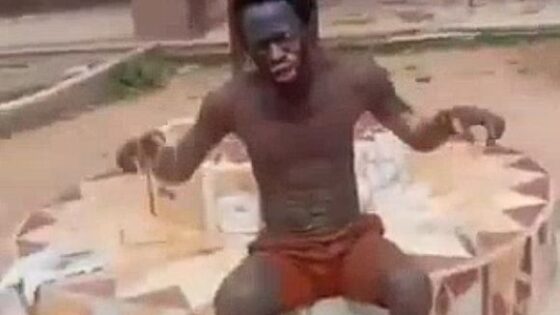 Consequences of being a thief and getting caught in an african country they burned him Photo 0001 Video Thumb