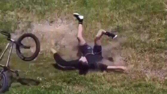 I think his leg shouldnt turn this way Photo 0001 Video Thumb