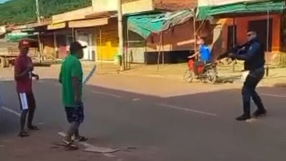 Mad man armed with a machete vs police officer armed with a shotgun in brazil who wins Photo 0001 Video Thumb