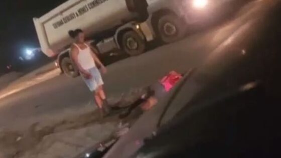 Man arrested for brutal stabbing of wife on road Photo 0001 Video Thumb