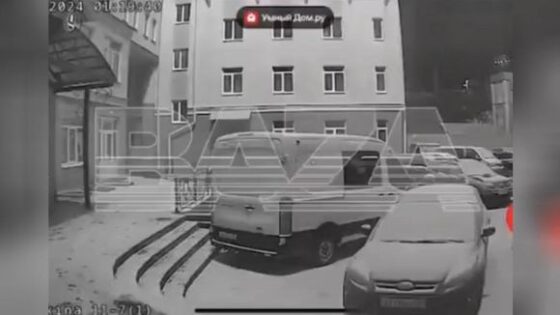 Man went out onto the balcony of the 19th floor doused himself with gasoline and jumped down in russia Photo 0001 Video Thumb