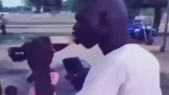 Why expose himself to ridicule like that Photo 0001 Video Thumb
