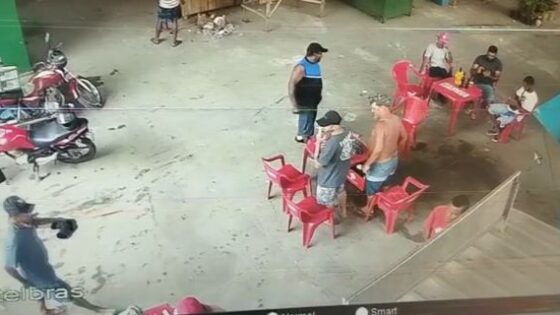 A man who was gathered drinking was stabbed with a machete Photo 0001 Video Thumb