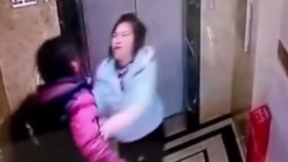 Drunk man tries to force his way into an elevator and ends up dying in an unexpected way Photo 0001 Video Thumb