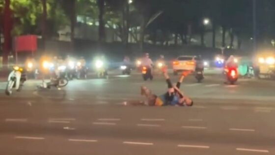 Head straight to the asphalt i can barely imagine the pain he felt Photo 0001 Video Thumb