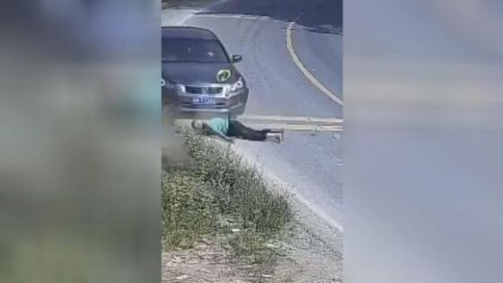 This is not the correct way to act when involved in a traffic accident Photo 0001 Video Thumb