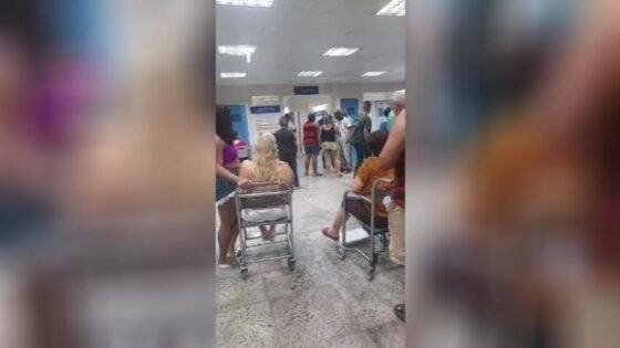 Elderly man shows with his fists that his years of life demand respect in brazil Photo 0001 Video Thumb