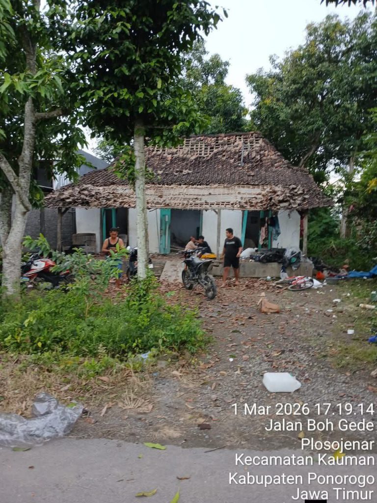 Homemade firework blast kills teen in Kauman Ponorogo Indonesia Photo 0006
