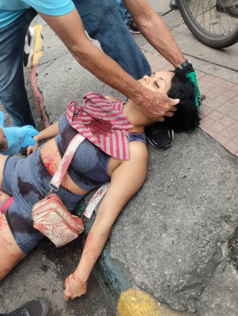 Woman stabbed to death in street fight caught on video in Cali Colombia