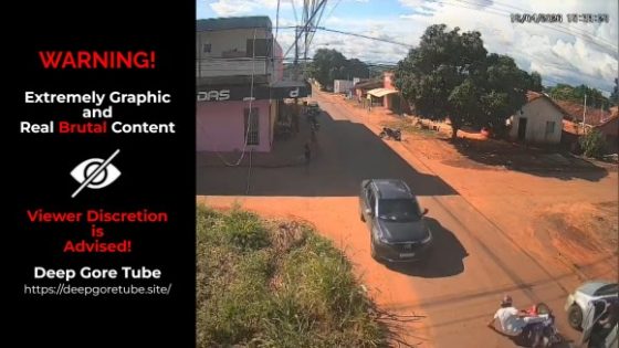 Motorcyclist killed after hitting car door and being run over by pickup in Araguaina Brazil Photo 0001 Video Thumb