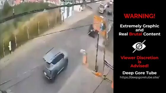 Cyclist dies after crashing into steel rods carried by truck in Quito Ecuador Photo 0001 Video Thumb