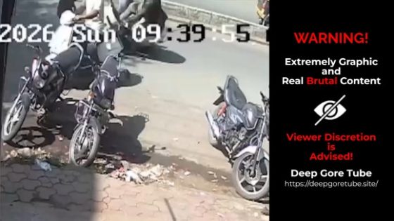 Man beaten and hacked to death by gang on road in Solapur India Photo 0001 Video Thumb