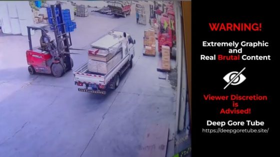 Forklift knocks woman off truck and buries her under cargo in Linyi China Photo 0001 Video Thumb